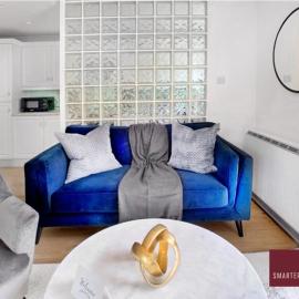 Bracknell - 1 Bedroom House - Parking
