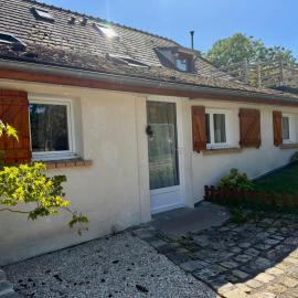 Aura, hotel i Montliard