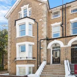 Richmond - 2 Bedroom Duplex Flat - With Parking