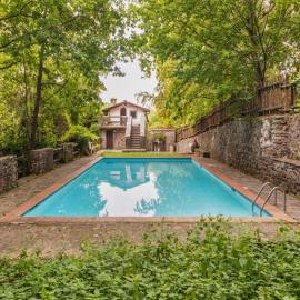Holiday Home with Garden and shared pool