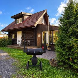 Cozy River House with hot tub – hotel w Parnawie