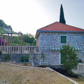 Kameni cvijet, Hotel in Murvica