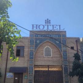 Family Hotel Boston Saroy