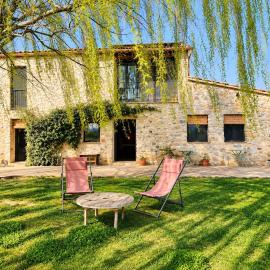 Masia Can Pares with pool & stunning surroundings