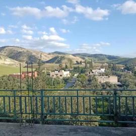 Pella Countryside Hotel, hotel en Ţabaqat Faḩl