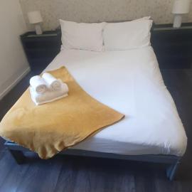 Modern 1BR in Bury City Center near Tram
