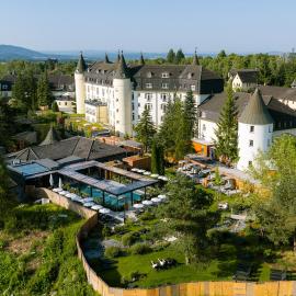 Hotel SEN โรงแรมในSenohraby