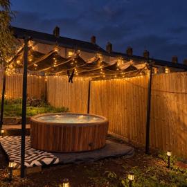 3-Bed Home with Hot Tub, Sleeps 9,Parking