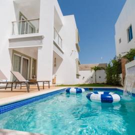 Luxury Villa 4 BR Private Pool 20 minutes to Airport