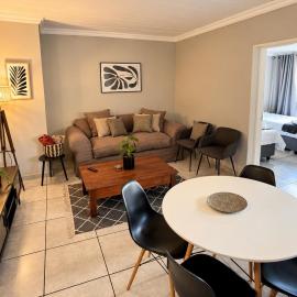 Randburg Haven, 2 Bedroom, Full Kitchen، فندق في Northwold