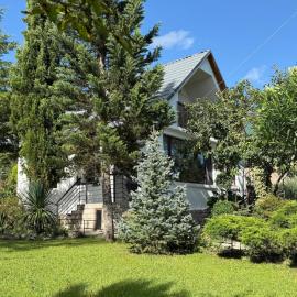 Garden Oasis Cottage in Banoja