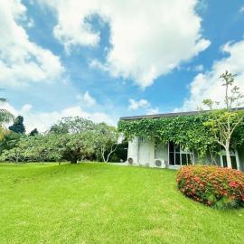 宮古島ペンション道半 pension NTSUNAKA, hotell i Miyakojima