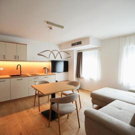 Gostilna Hrast Rooms & Apartments