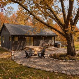 Stonebridge Hideaway - Enchanting 3 Bedroom Cabin, hotel Callicoonban