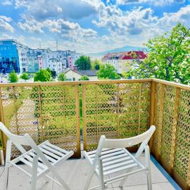 Stylish Apartment with Balcony near Vienna