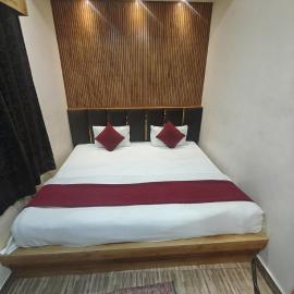Shree Sai Lodge - 150m from Prayagraj Junction