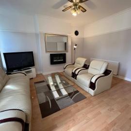 Apartment Sleeps 6 with Pets Welcome