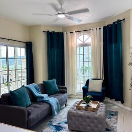 Falcon Oceanview 2br Condo-Airport Transportation Available-24-7Security, готель у Монтего-Бей