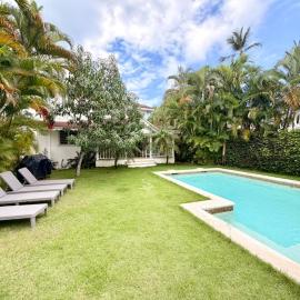 Tropical Villa 4Bedroom 3Baths and Pool Near Beach
