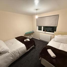 Spacious flat Leeds Bradford airport