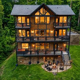 Amazing Heated Pool Cabin with View!, Hotel in Gatlinburg