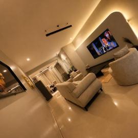 Home2Suite by Veronica Bunga-Buziga-Munyonyo- Luxury with Netflix, DStv, Wi-Fi, & Free Parking
