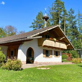 Ferienhaus Eichenseer - Exklusives Waldchalet in Alleinlage, Hotel in Gallzein