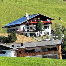ruhige, gemütliche 2-Zi-Whg mit super Aussicht auf Berge und See, ξενοδοχείο σε Davos Wolfgang