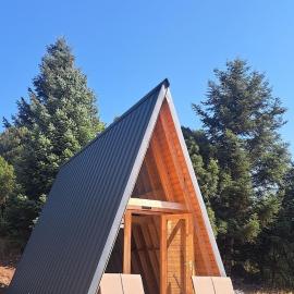 Λ Wood Cabin by the Mainalon Trail - for Adventurers, hotell i Vytína