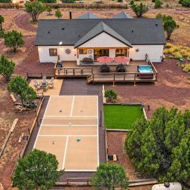 Outlaw Rest, Hot Tub, Pickleball, Game Room, Poker, Grand Canyon