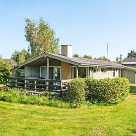 6 person holiday home in Glesborg-By Traum, Hotel in Glesborg