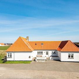 17 person holiday home in Harboøre-By Traum, hotelli kohteessa Harboør