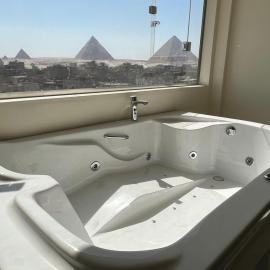 Lamour&pyramids view inn