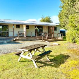 Manapouri Cottage 1