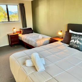 Manapouri Cottage - 2, готель у місті Манапоурі