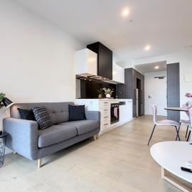 Stylish 2BR at MCity with Parking and Private Balcony โรงแรมในเคลย์ตัน นอร์ธ