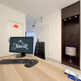 Nawat, hotel ve Varšavě