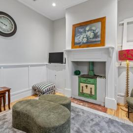 The Calton Bungalow - 3br Heritage Stay in Gawler، فندق في غاولر
