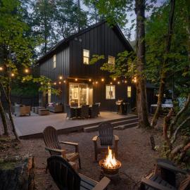 2 Homes in 1 2 Hot Tubs, Creekside Deck, Upscale