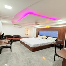 Hotel Ramdev Rooms, hotel en Udvāda