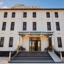 Toj Mahal Hotel、Takchilikのホテル