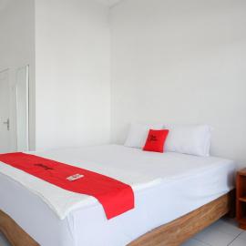 RedDoorz Plus near UMS Solo