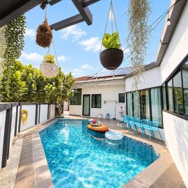 Fairy Retreat Private Pool Cottage IPOH, BBQ, KTV, 15 pax