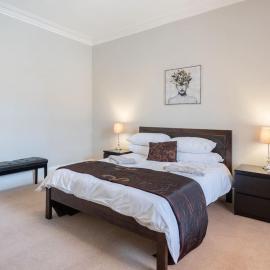 Scotston Villa 5 bedroom house with large private back garden and hot tub, hotel a Forfar