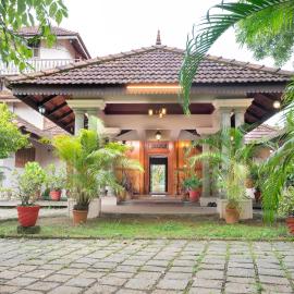Maria by Iver Stays- Waterfront Heritage Villa in Alleppey, hotel v destinácii Rāmankari