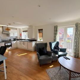 Bracknell Stylish 2 Bedroom Top Floor Apartment