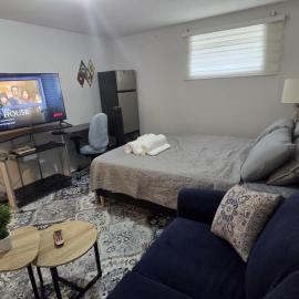 Deluxe Private Room in a Shared Apartment- Comfortable and Convenient, hotel u gradu 'Saint John'
