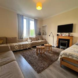 Beach & City Access - 2 Floors, Full Kitchen, Free Parking