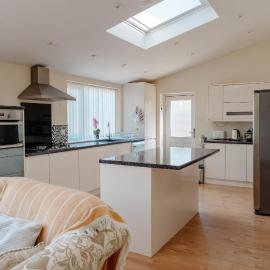 Spacious Garden Home York and A64 - Dog Friendly