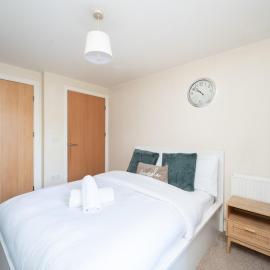 Crawley 2 bed flat with Parking, hotelli kohteessa Crawley